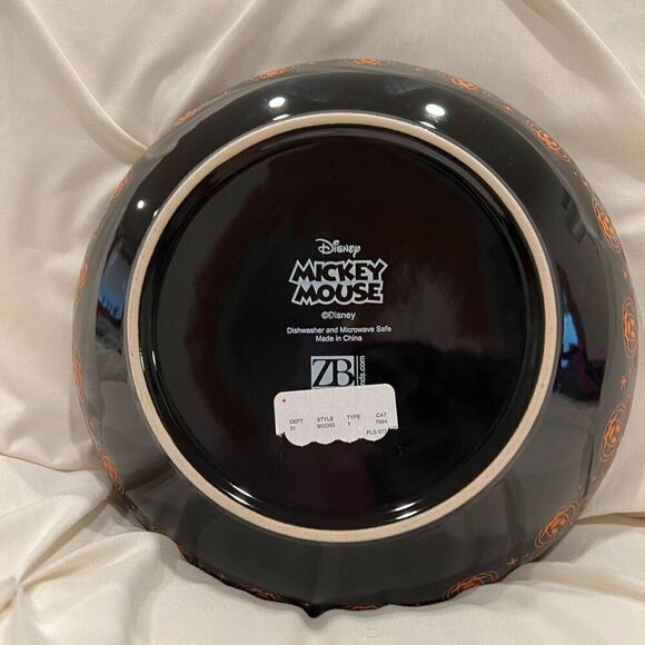 Disney Mickey Mouse Pumpkin Happy Halloween Ceramic Serving Bowl NWT - Picture 2 of 3